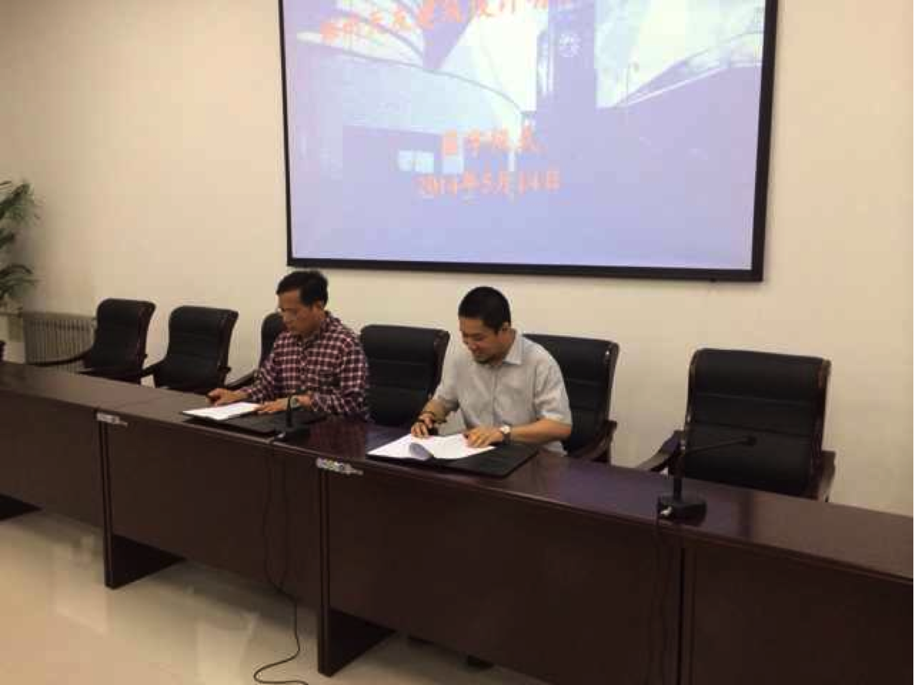 說明: http://www.arn.org.cn/uploads/allimg/140902/1-140Z22102312J.JPG